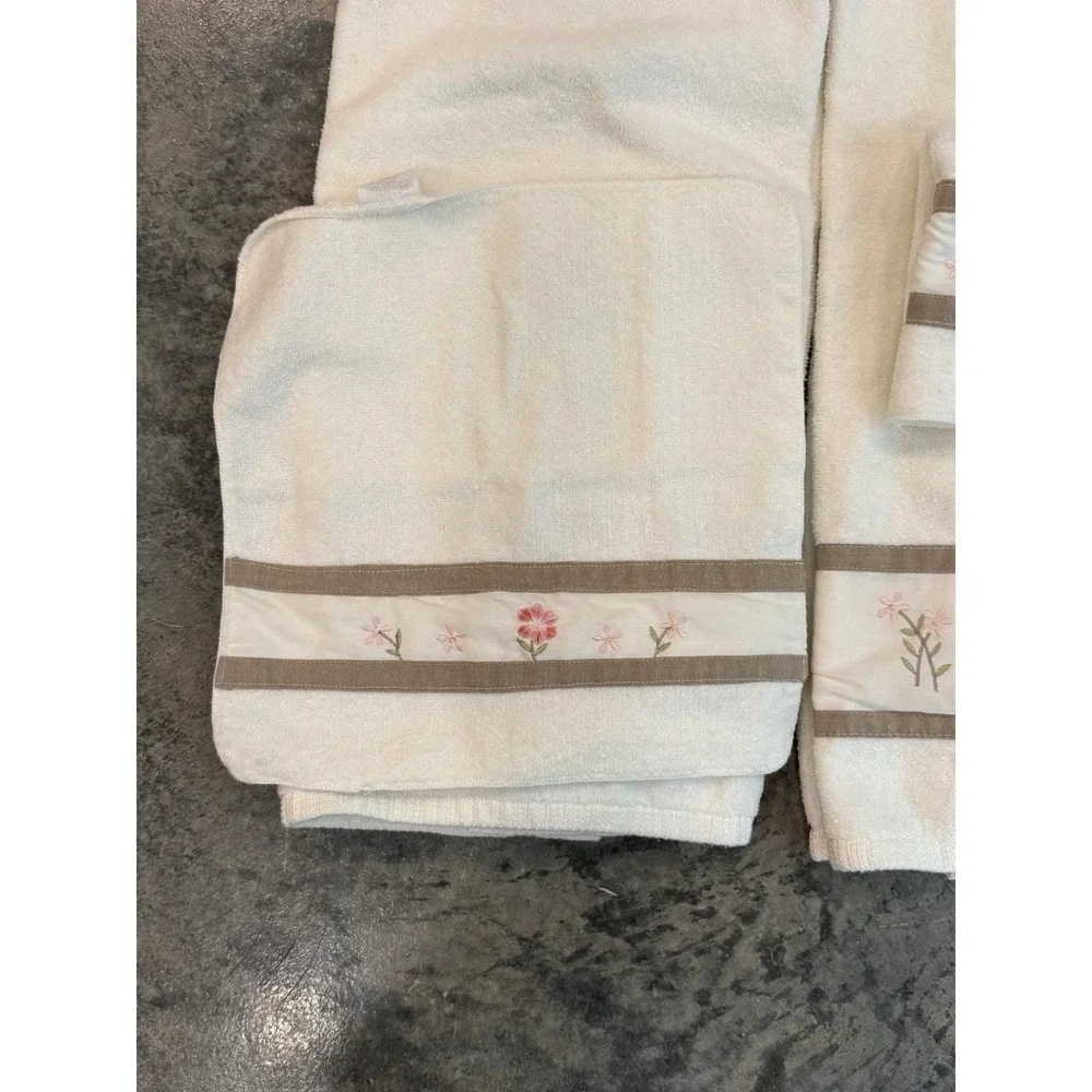 VTG Saturday Knight Ltd Towels Lot 4 Pc Towel Wash Cloth Rose Floral Trim USA
